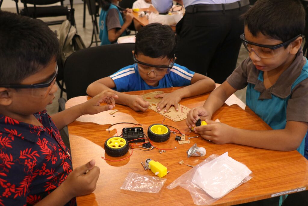 Robotics Course - Gallery | Lyceum Academy
